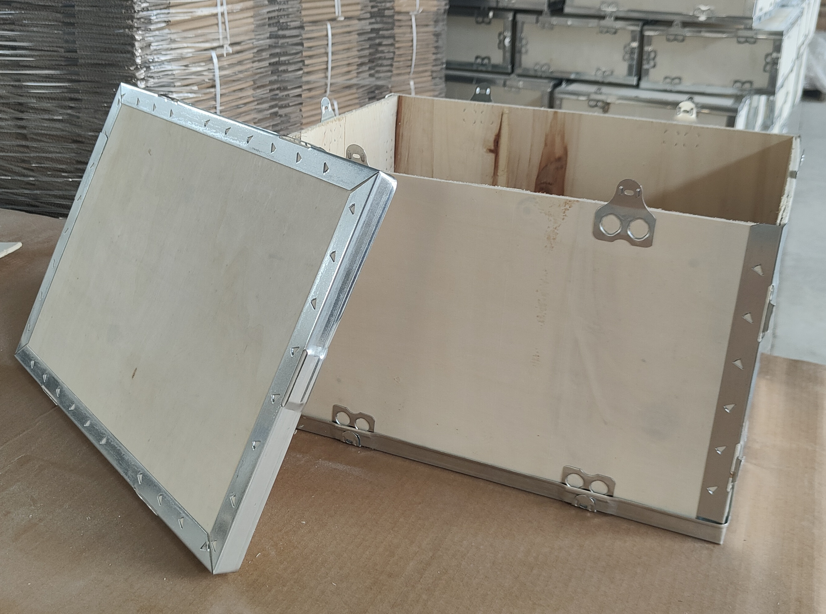 鋼邊箱運(yùn)輸過程中需要注意哪些？